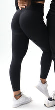 Load image into Gallery viewer, Black Scrunch Bum Leggings