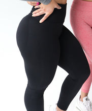 Load image into Gallery viewer, Black Scrunch Bum Leggings